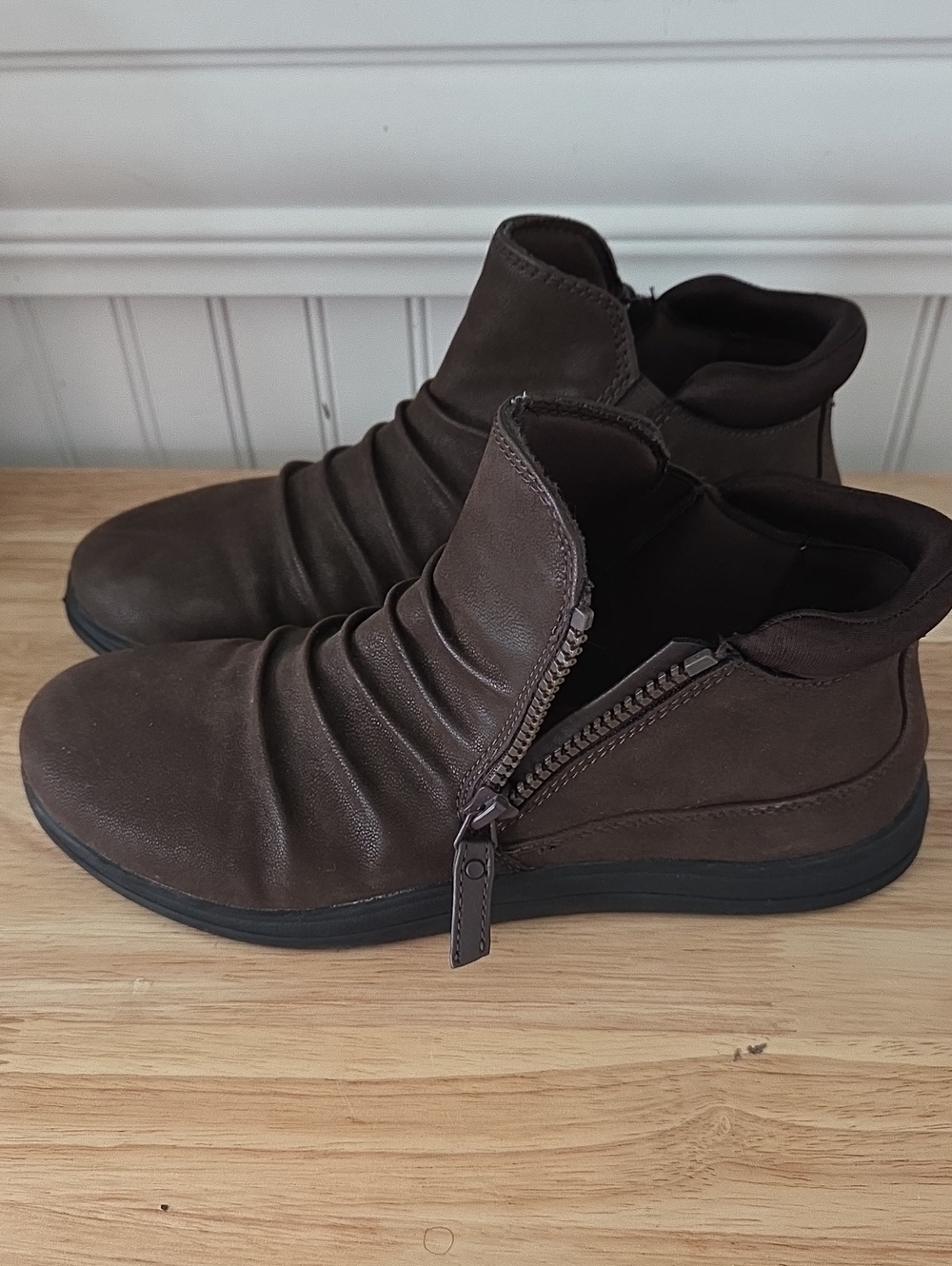 Clarks Cloudsteppers Womens Brown Suade Ankle Bootie 7